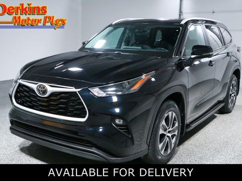 Used 2023 Toyota Highlander XLE AWD/4WD image 1