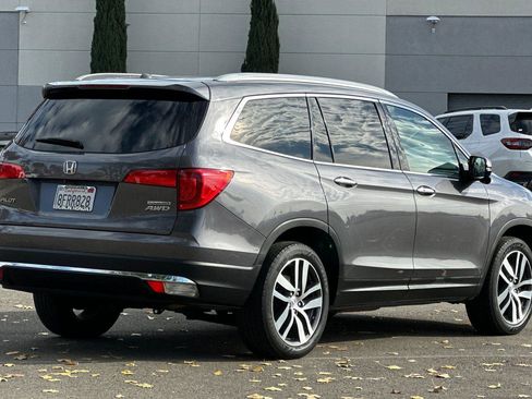 Used 2018 Honda Pilot Touring image 4