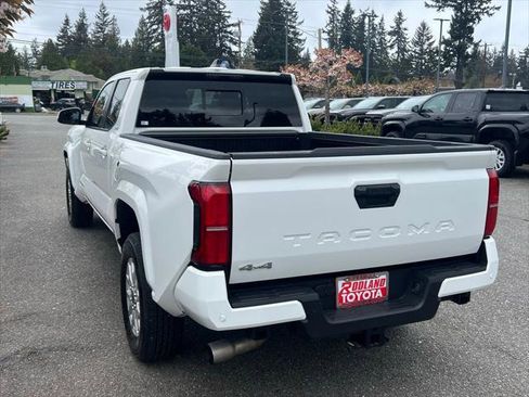 Certified 2025 Toyota Tacoma SR5 AWD/4WD image 9
