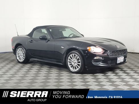 Used 2017 FIAT 124 Spider Classica image 1