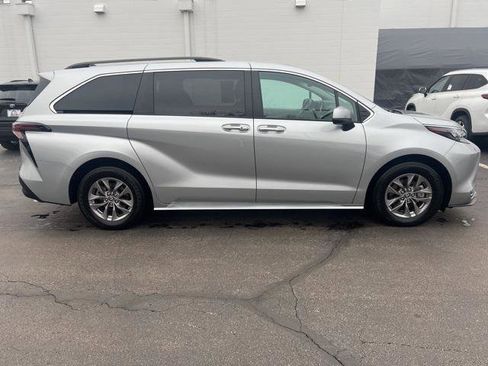 Certified 2024 Toyota Sienna XLE image 5