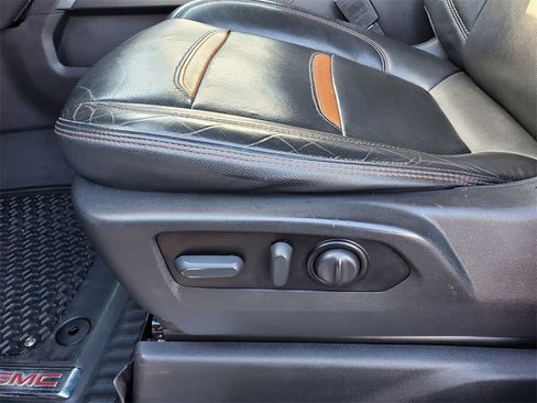 Used 2021 GMC Sierra 1500 AT4 w/ Off-Road Performance Package image 7