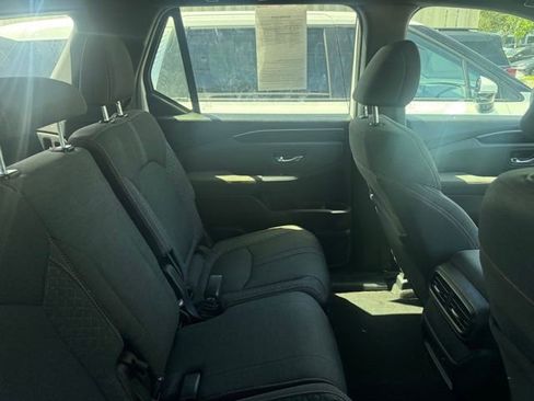Used 2025 Honda Pilot Sport image 7