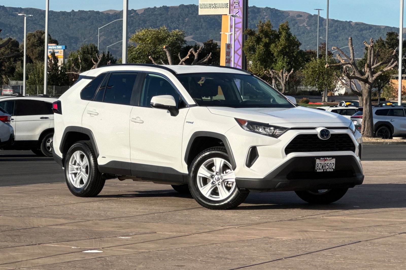 Certified 2021 Toyota RAV4 LE AWD/4WD image 2