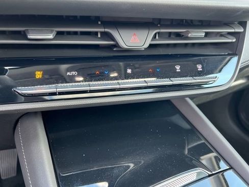Certified 2025 Buick Envision Avenir AWD/4WD image 33