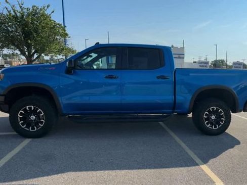 Used 2022 Chevrolet Silverado 1500 ZR2 w/ Technology Package AWD/4WD image 5