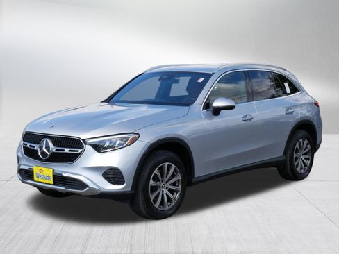 Used 2023 Mercedes-Benz GLC 300 4MATIC image 3
