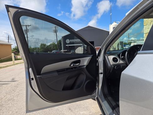Used 2014 Chevrolet Cruze LT FWD image 4