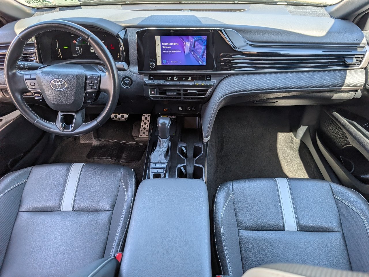 Used 2025 Toyota Camry SE FWD image 4
