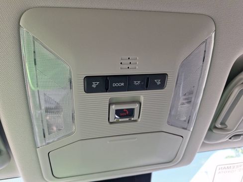 Used 2025 Toyota RAV4 XLE FWD image 28