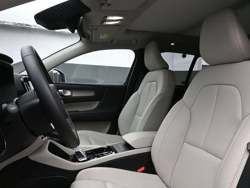 Used 2025 Volvo XC40 B5 Plus AWD/4WD image 10