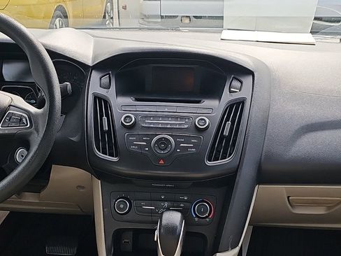 Used 2017 Ford Focus SE FWD image 6