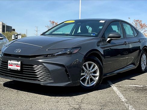 Used 2025 Toyota Camry LE image 1