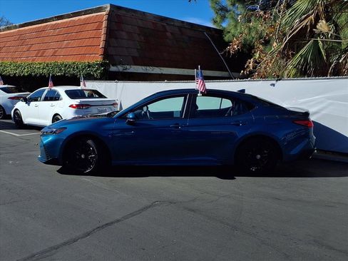 Certified 2025 Toyota Camry Hybrid image 3