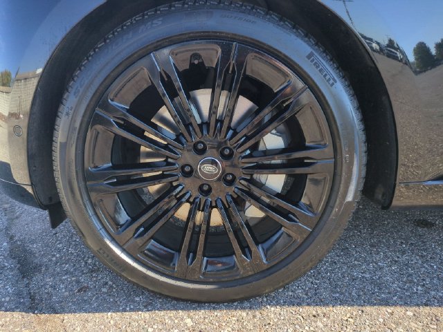 Certified 2025 Land Rover Range Rover SE AWD/4WD image 21