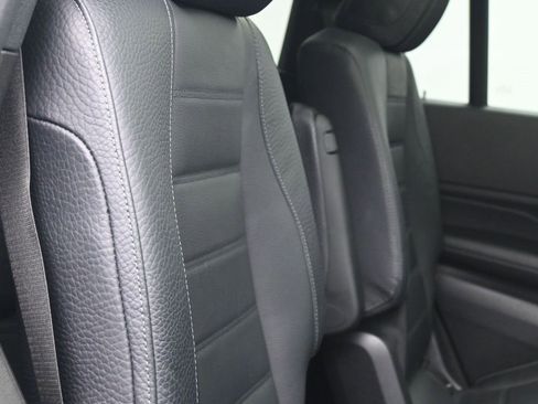 Used 2022 Mercedes-Benz GLS 450 4MATIC image 11