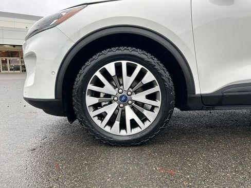 Used 2020 Ford Escape Titanium image 31