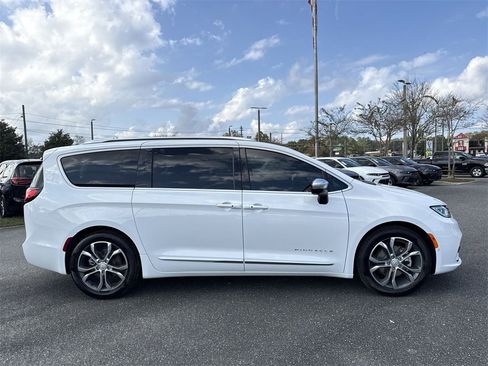 New 2026 Chrysler Pacifica Pinnacle image 2