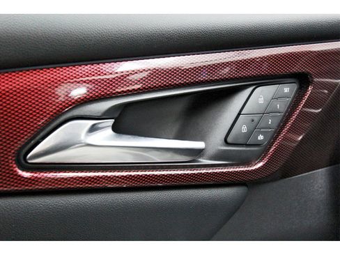 Used 2025 Chevrolet Traverse RS image 18