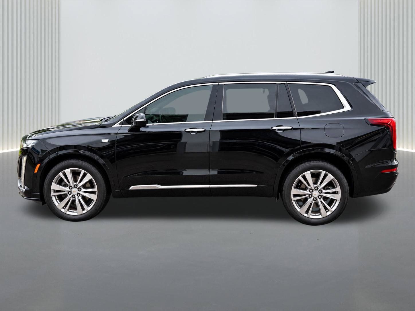 Used 2024 Cadillac XT6 Premium Luxury FWD image 3