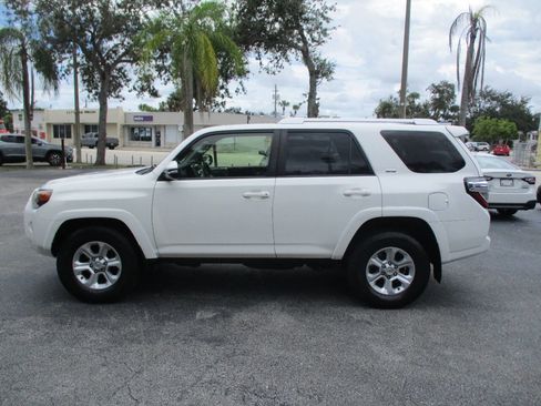 Used 2017 Toyota 4Runner SR5 Premium image 5