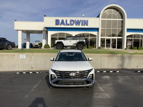 Used 2025 Hyundai Tucson SEL FWD image 2
