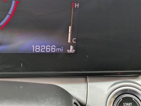 Used 2025 Chevrolet Trax LT w/ LT Convenience Package image 15