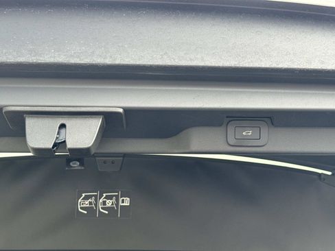 Certified 2025 Land Rover Discovery Dynamic SE AWD/4WD image 12