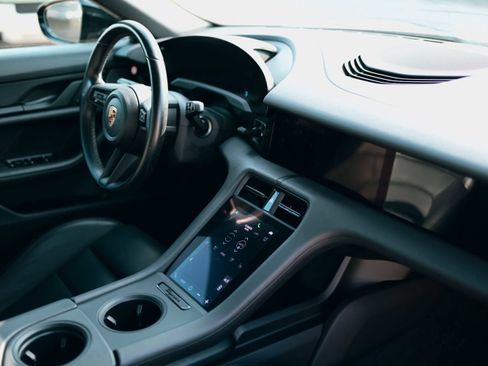 Used 2023 Porsche Taycan image 17