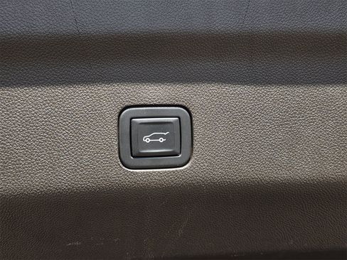 Used 2023 Chevrolet Tahoe Z71 image 28