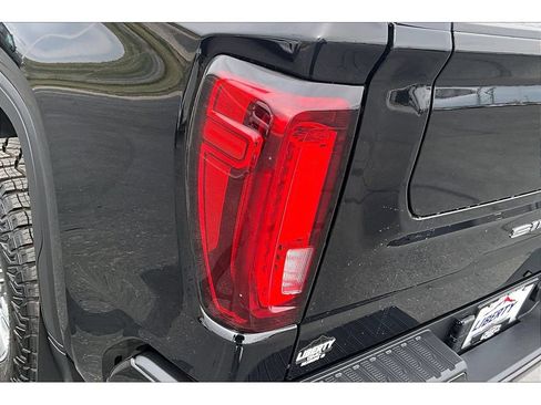 Used 2024 GMC Sierra 1500 AT4 w/ Technology Package AWD/4WD image 21
