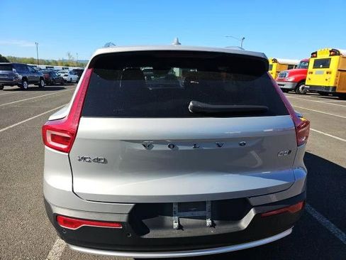 Used 2025 Volvo XC40 B5 Plus AWD/4WD image 5