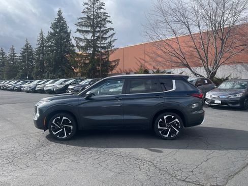 Used 2024 Mitsubishi Outlander SE image 5