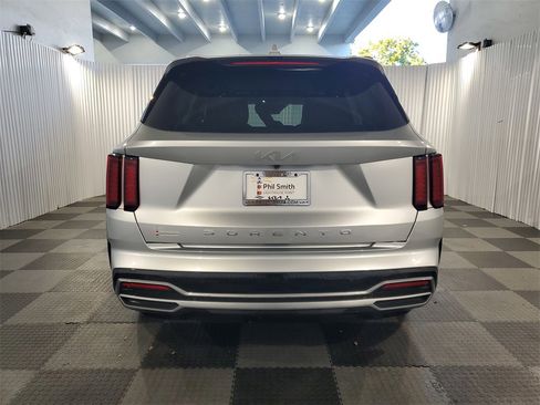 Certified 2022 Kia Sorento EX w/ Panoramic Sunroof Package image 5