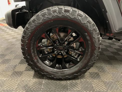 Used 2023 Jeep Gladiator Sport image 14