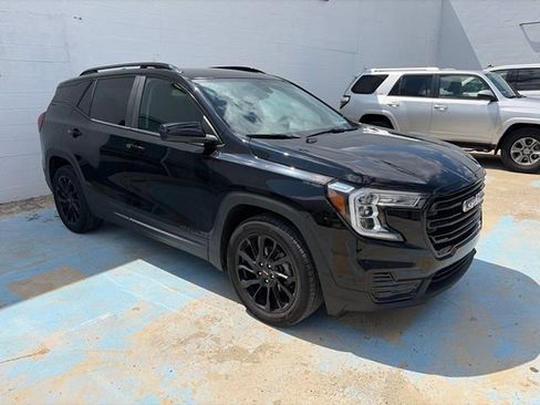 Used 2024 GMC Terrain SLE w/ Driver Convenience Package FWD image 5