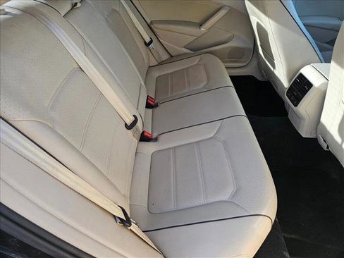 Used 2018 Volkswagen Passat 2.0T SE image 21