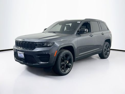 Used 2022 Jeep Grand Cherokee Altitude image 1
