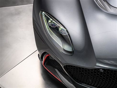 Used 2023 Aston Martin DBS Coupe image 27