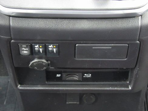 Used 2017 Toyota Sienna SE image 33