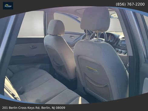 Used 2010 Hyundai Elantra GLS FWD image 31