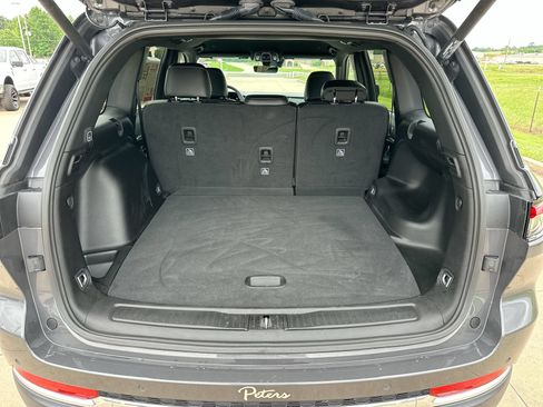 Used 2025 Jeep Grand Cherokee Limited RWD image 23