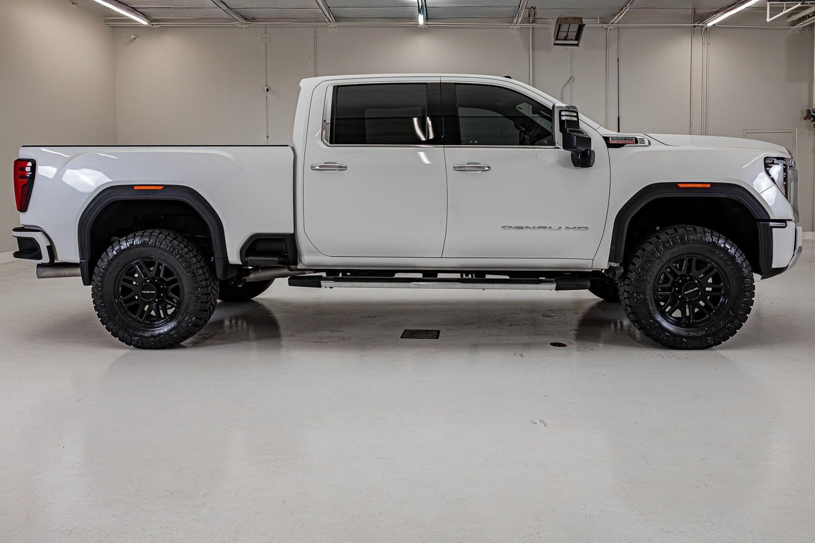 Used 2024 GMC Sierra 2500 Denali w/ Denali Reserve Package AWD/4WD image 11
