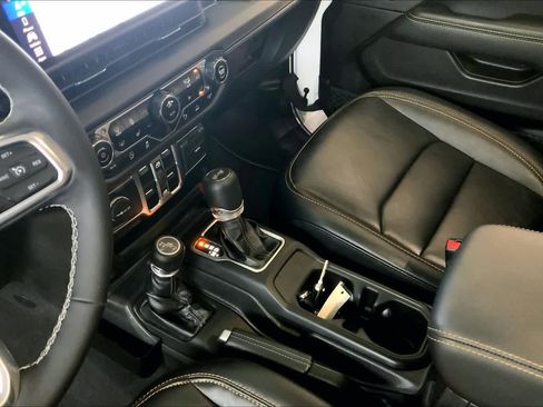 Used 2025 Jeep Wrangler Unlimited Sahara w/ Safety Group AWD/4WD image 16