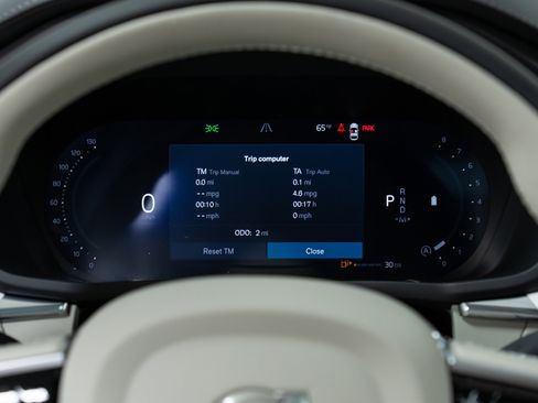 New 2026 Volvo XC60 B5 Ultra w/ Climate Package image 18