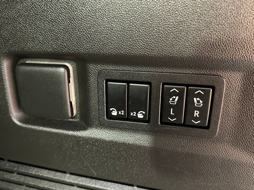 Used 2022 Chevrolet Tahoe High Country AWD/4WD image 7