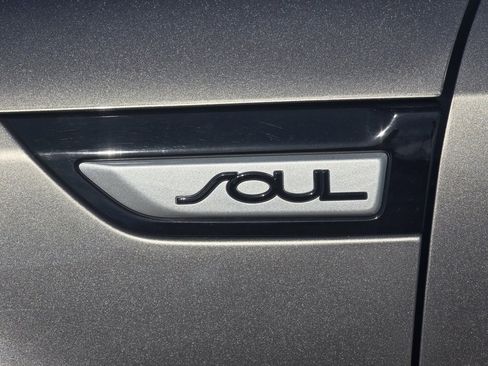 Used 2018 Kia Soul ! image 38