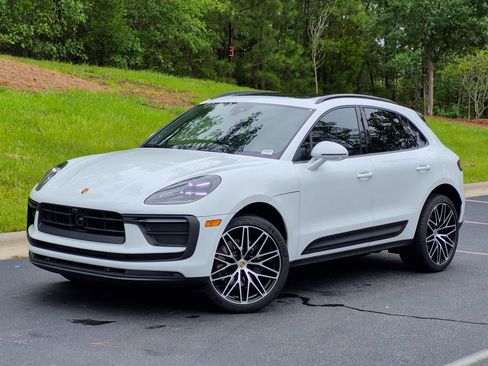 Certified 2026 Porsche Macan AWD/4WD image 1