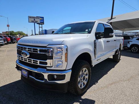 Used 2024 Ford F250 XLT w/ FX4 Off-Road Package image 4