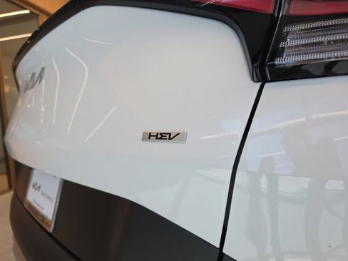 Certified 2025 Kia Sportage EX AWD/4WD image 17